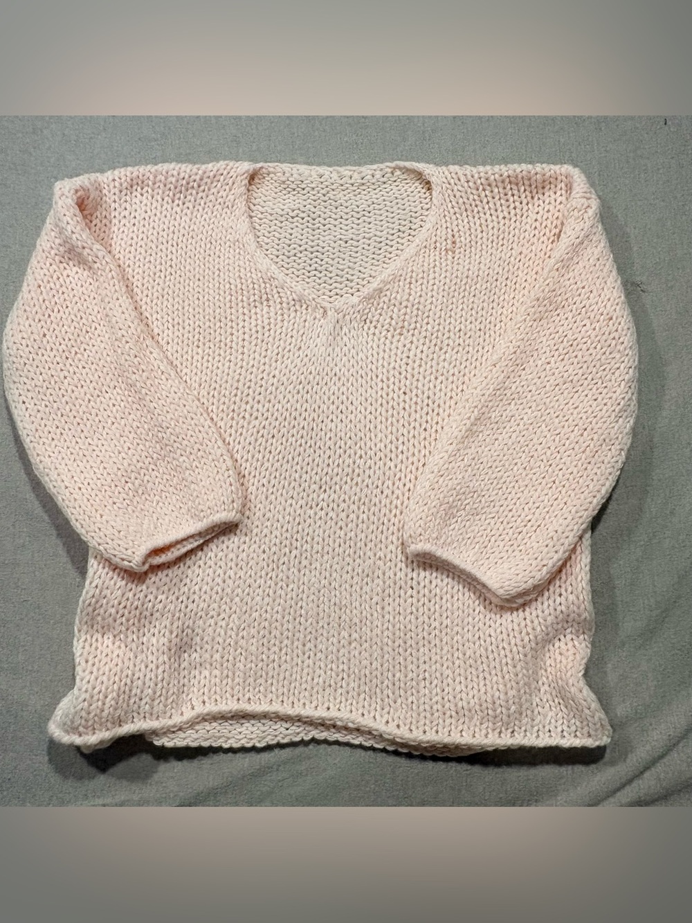 Relaxed V-Neck Chunky Knit Sweater in Pale Pink